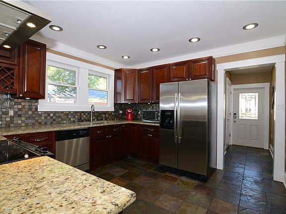 5th image of 204 E Hanna Ave