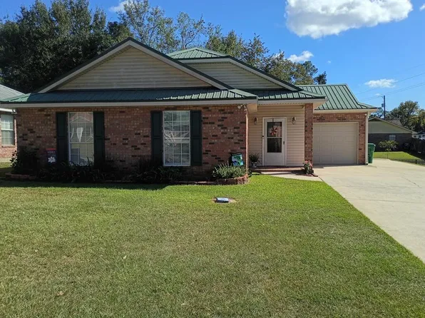 100 Teddy Ln, Picayune, MS 39466