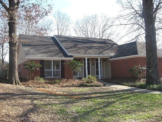 2nd image of 100 Whitewood Ln