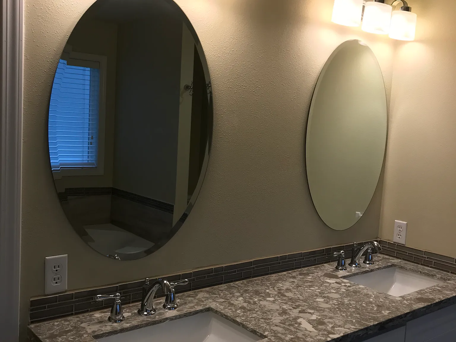 1237 Evans Ct — Photo 3