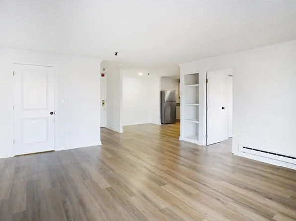 115 W Squantum St APT 203, Quincy, MA 02171
