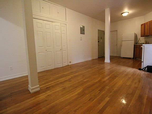 3rd image of 72 W 87th St APT 3A