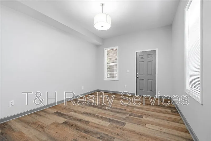 2 bed, 1.5 bath, 1001 sqft, $1,125 — Photo 4