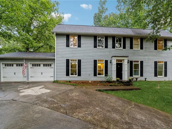 4129 Inola Trl NE, Roswell, GA 30075