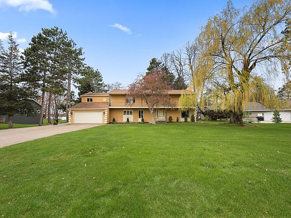 3rd image of 1411 Riverview Dr