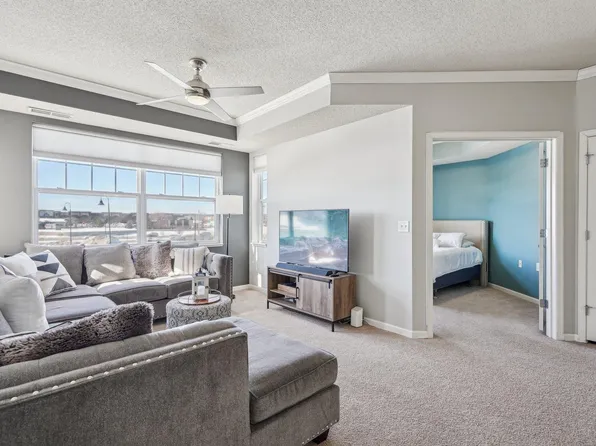 10035 City Walk Dr Unit 202, Woodbury, MN 55129