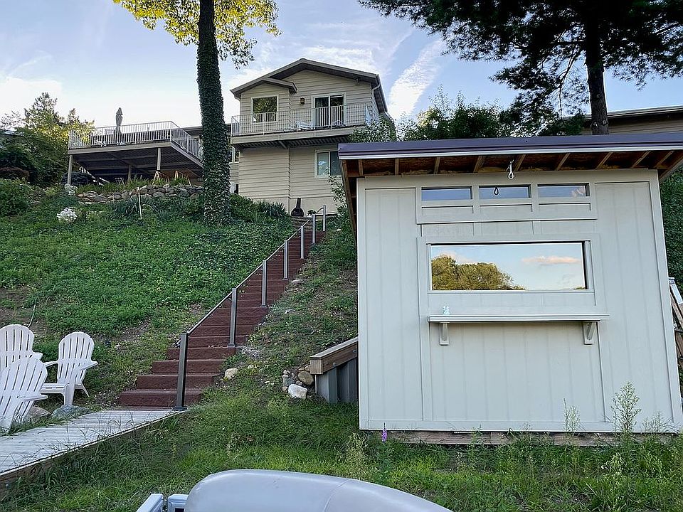 2nd image of 2540 Holtman Dr NE