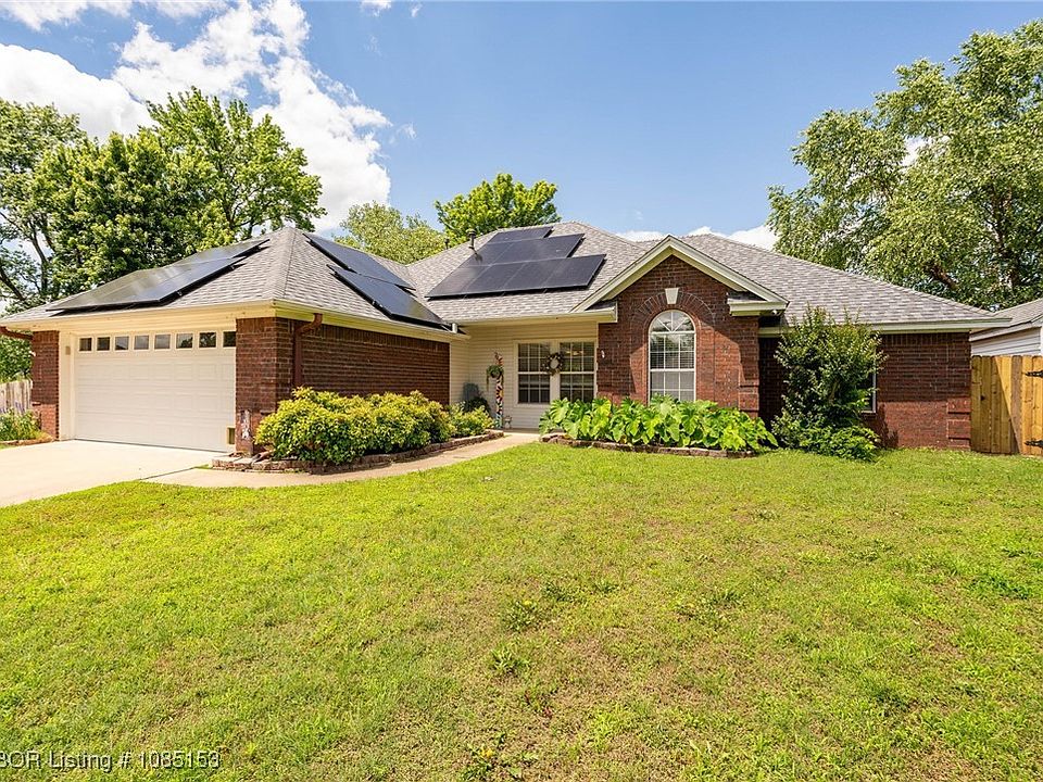 1st image of 302 Cedar Creek Dr
