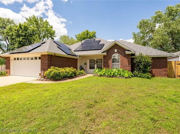 302 Cedar Creek Dr, Van Buren, AR 72956