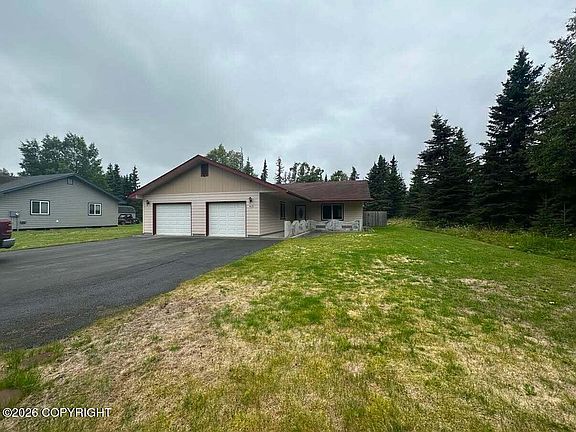 2nd image of 413 Evergreen St