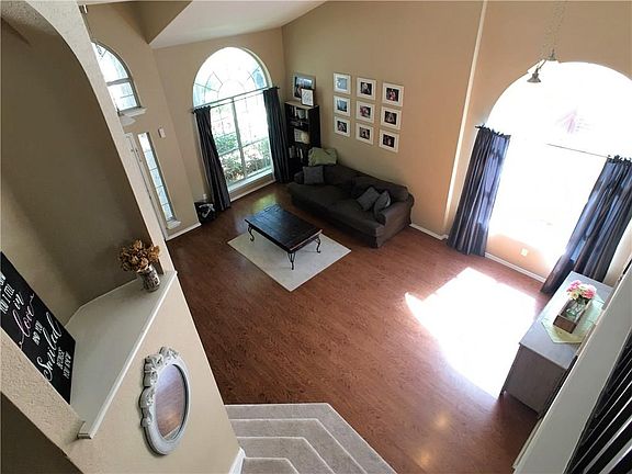 3rd image of 813 Hank Aaron Ln