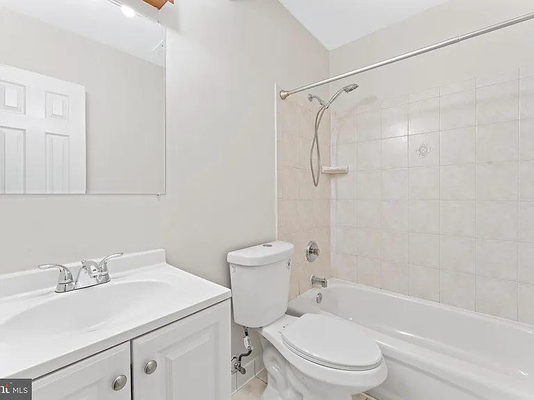 4502 Henderson Rd — Photo 52