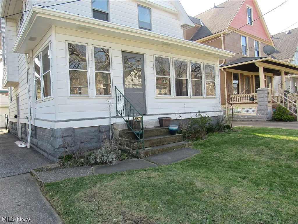 Building Photo - 1477 W 116th St