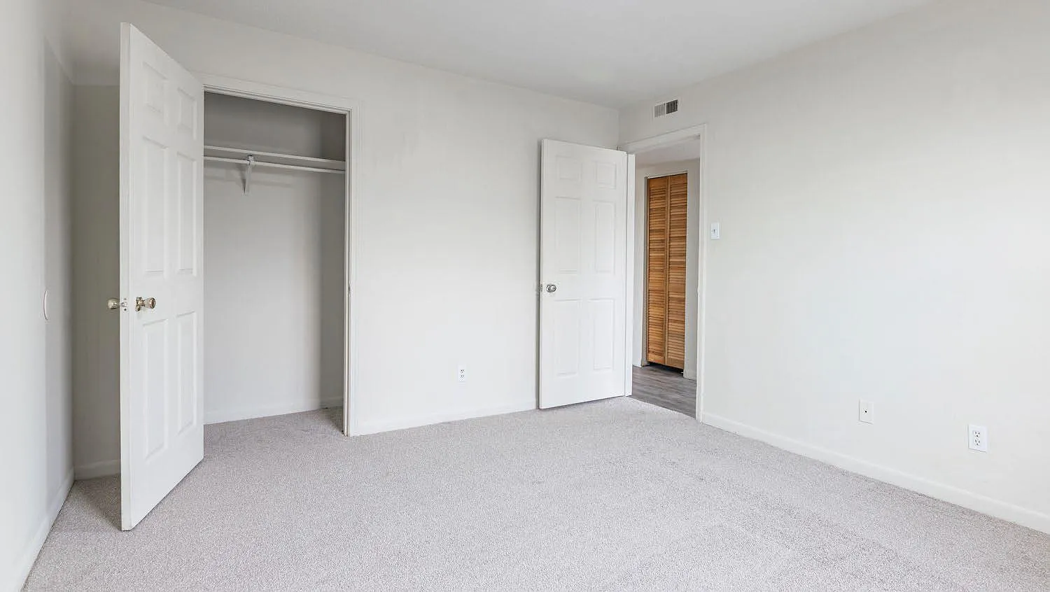 Oak Tree Apartments — Photo 4