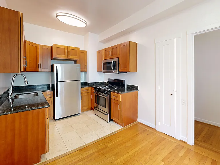 1735 Van Ness Avenue — Photo 4