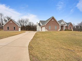 1092 Ellerman Oaks Dr, Foristell, MO