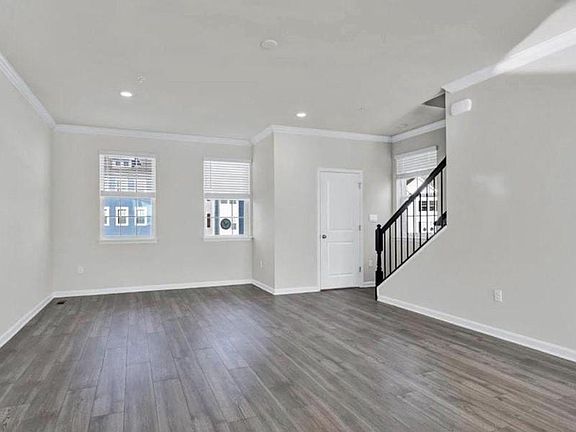 4th image of 5044 Silver Oak Dr