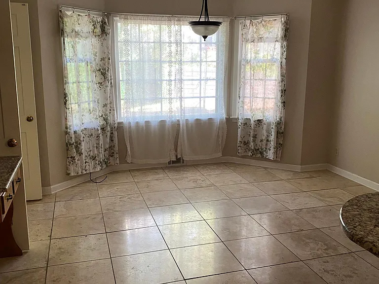 63 Shady Glen Rd — Photo 2