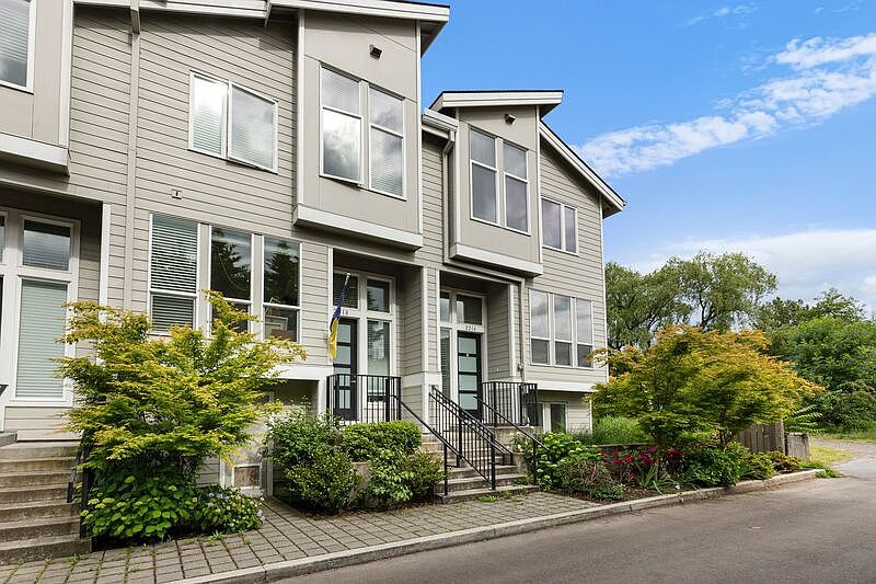 1st image of 2220 SE Lambert St