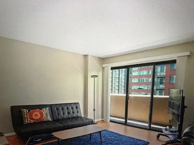 1 bed, 600 sqft, $2,100 — Photo 3