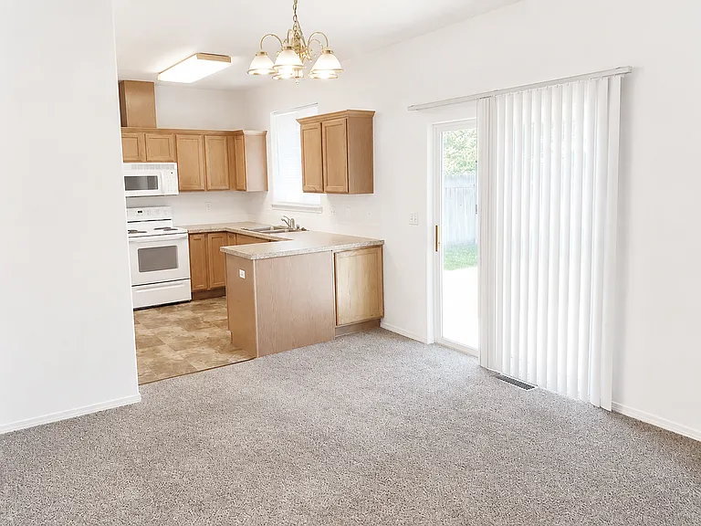 8412 Hudson Ct — Photo 2
