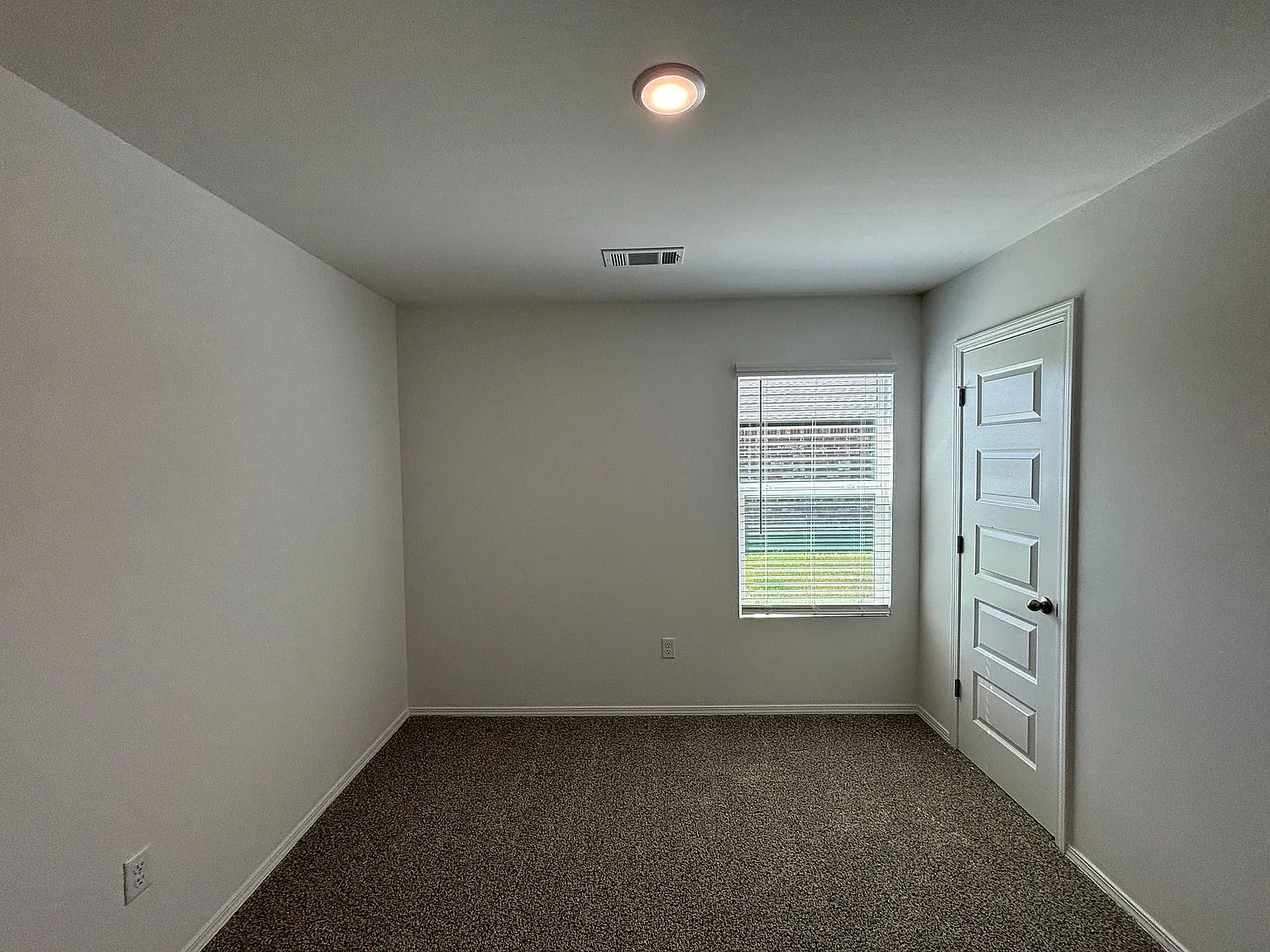 196 Preston — Photo 4