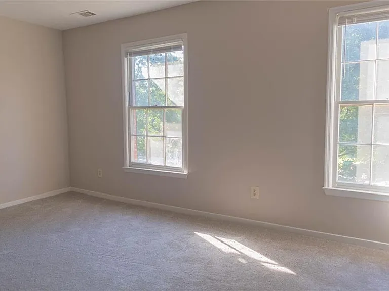 721 Redland Dr — Photo 9