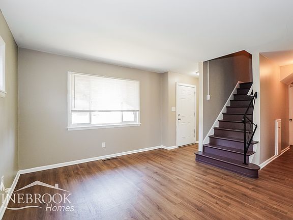 3rd image of 2387 Brentnell Ave