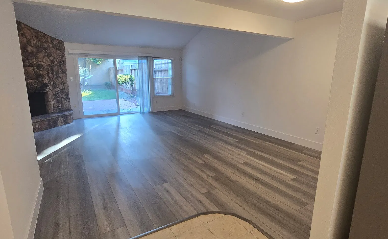2 bed, 1320 sqft, $2,500 — Photo 4