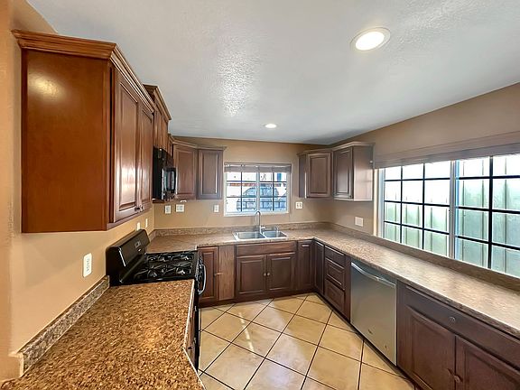 3rd image of 2115 Montclair St Unit B