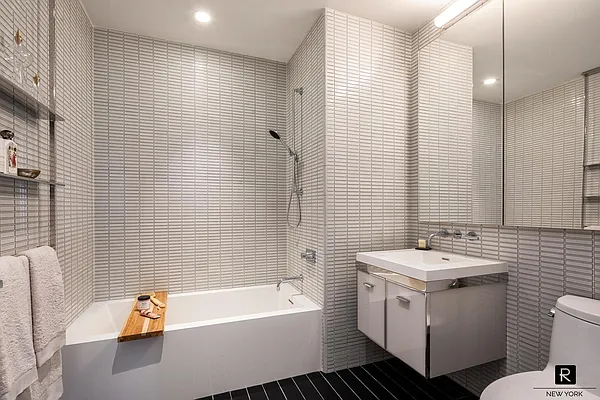 Rented by R New York | media 19