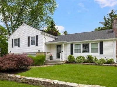 57 Hillside Rd, Lincoln, RI, 02865