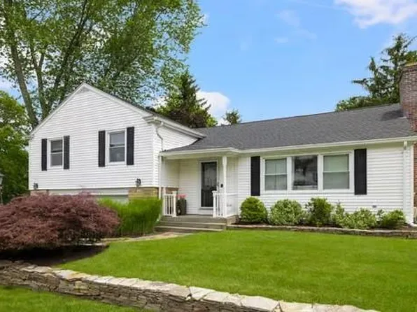 57 Hillside Rd, Lincoln, RI 02865