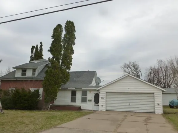 204 1st Ave, Newhall, IA 52315