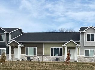 481 10th St, Waukee, IA 50263