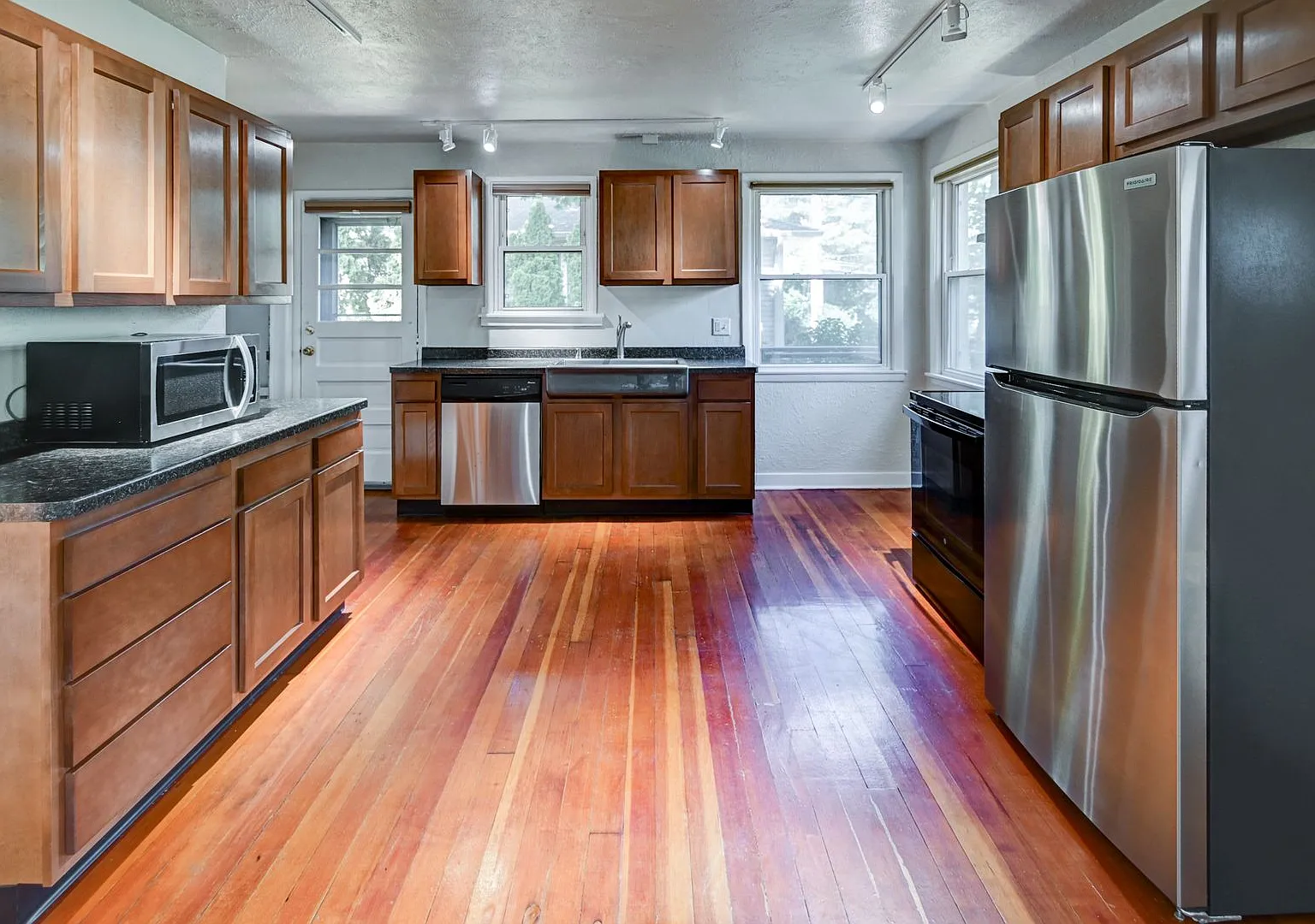 Charming 2-bed/1-bath Steps From Lake Monona — Photo 2