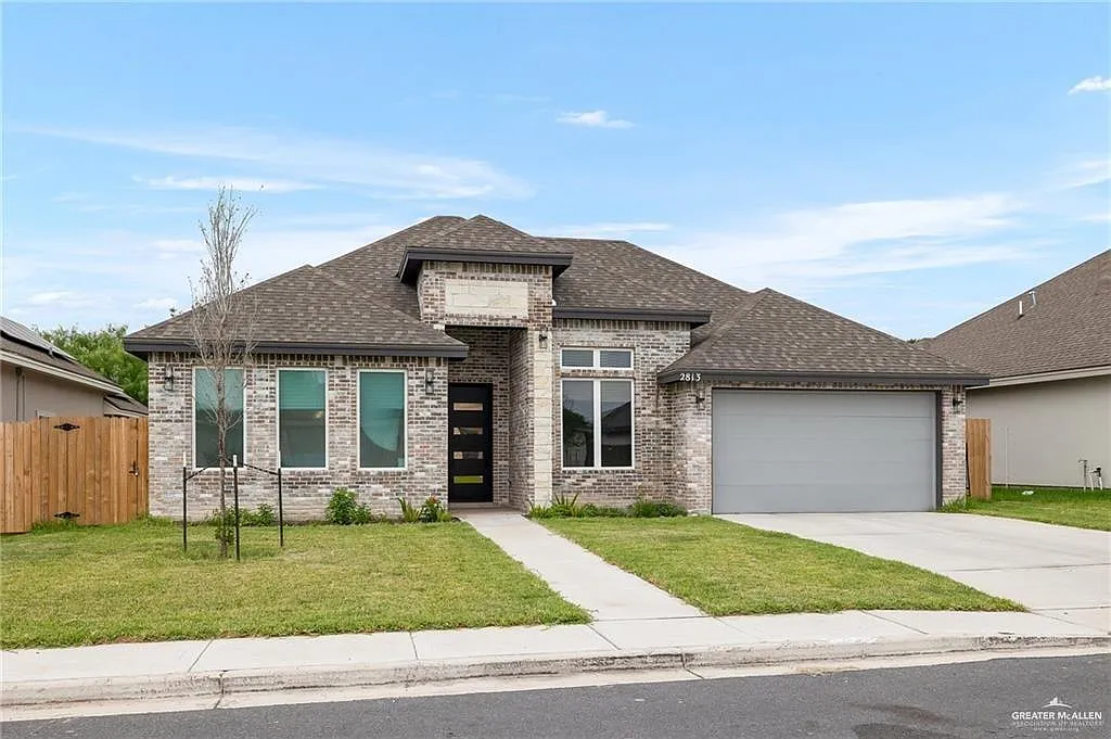 4 bed, 2.5 bath, 2202 sqft, $2,700 — Photo 2