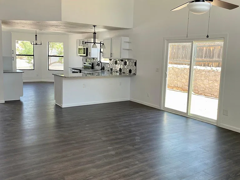 3531 Venus St — Photo 3