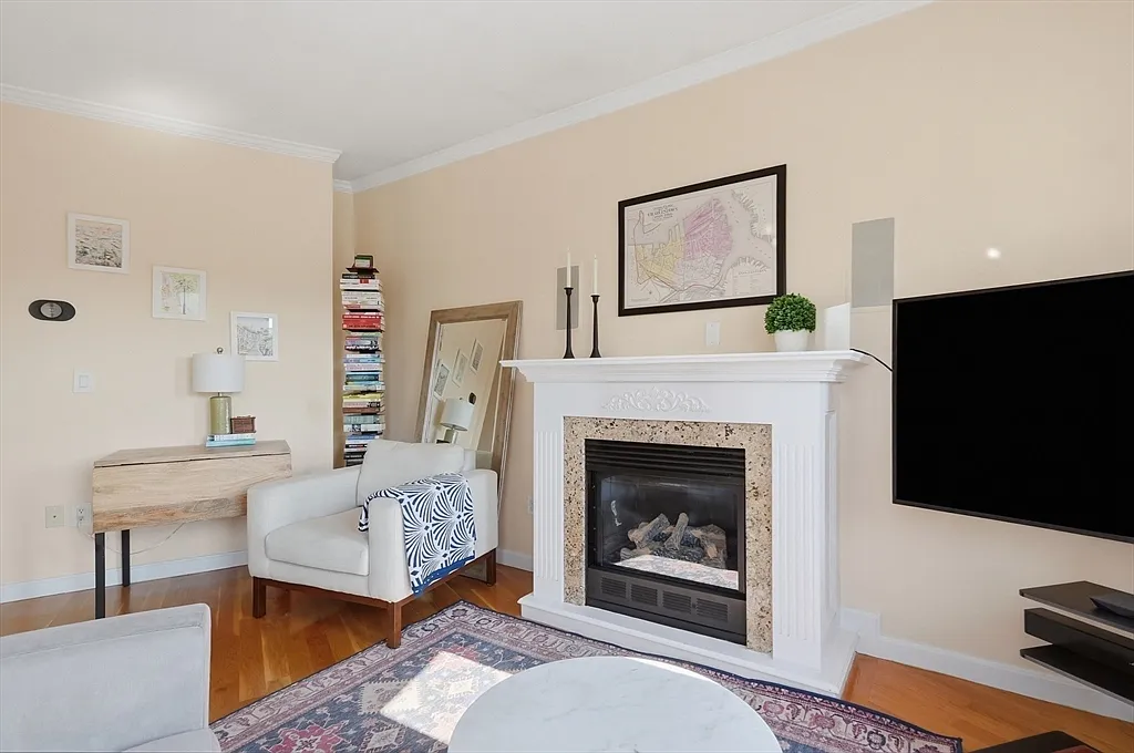 1 bed, 1.0 bath, 726 sqft, $3,700 — Photo 4