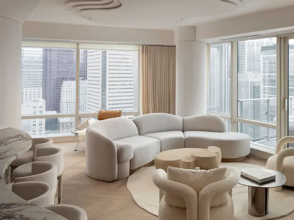 180 University Ave #3609, Toronto, ON M5H 0A2