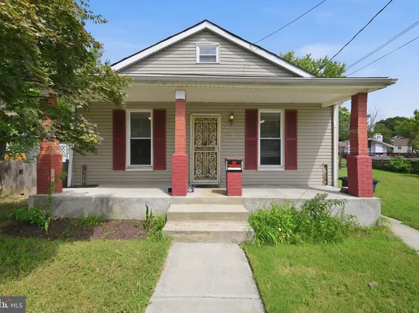 809 Eastern Ave, Capitol Heights, MD 20743