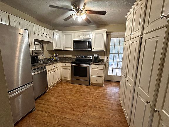 4th image of 323 Pearson Cir
