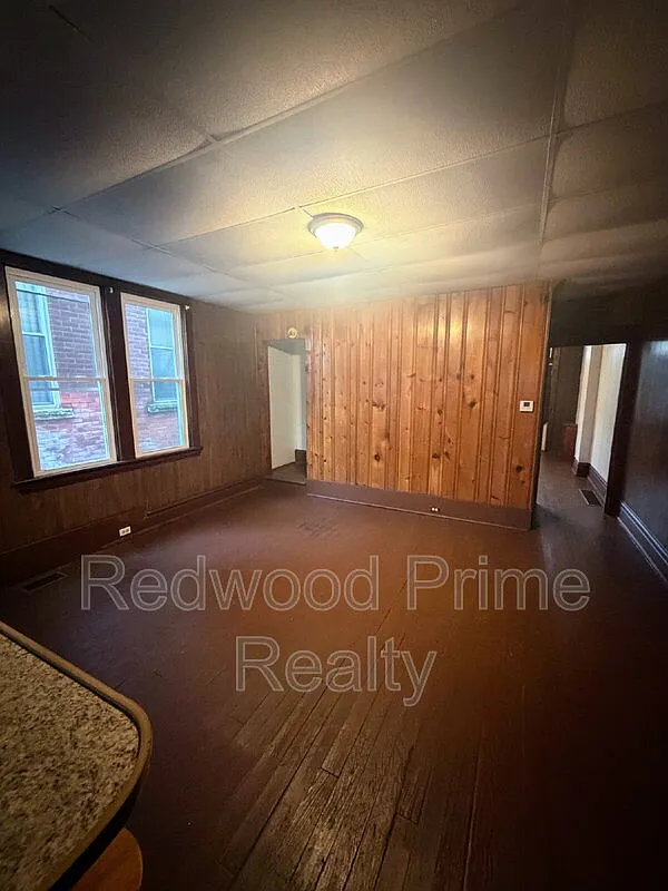 4 bed, 1.0 bath, $900 — Photo 4
