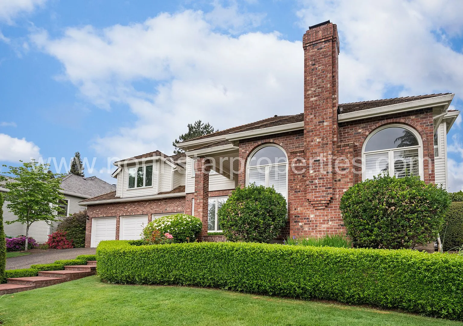 Elegant Palisades Living with Exceptional Space & Timeless Style — Photo 3