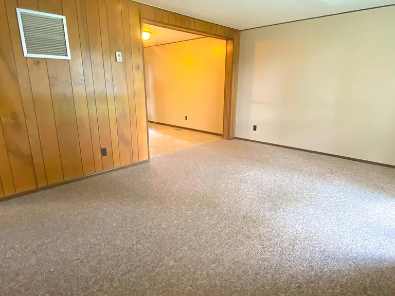 723 E Market St #B — Photo 5