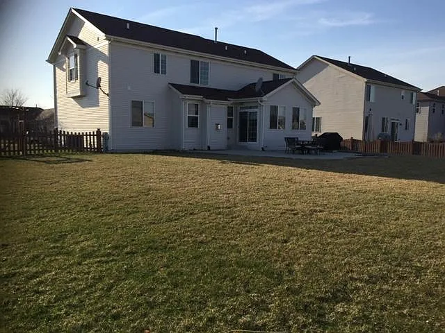 905 Marion Dr — Photo 3