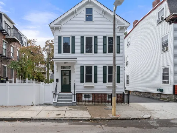 569 E 7th St, South Boston, MA 02127