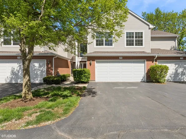 792 Old Checker Rd, Buffalo Grove, IL 60089