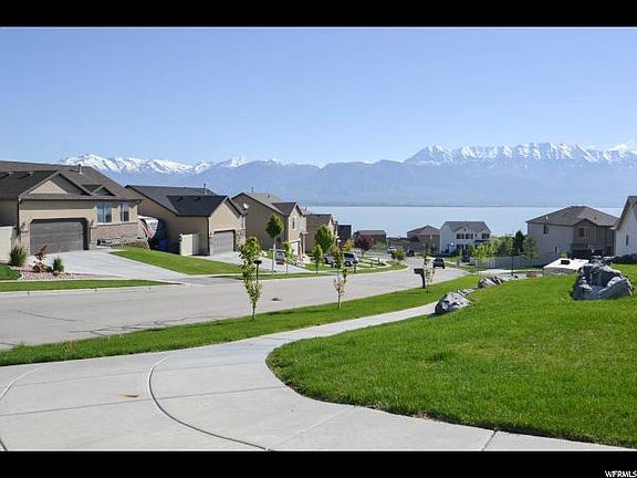 4th image of 306 W Red Tailed Cres