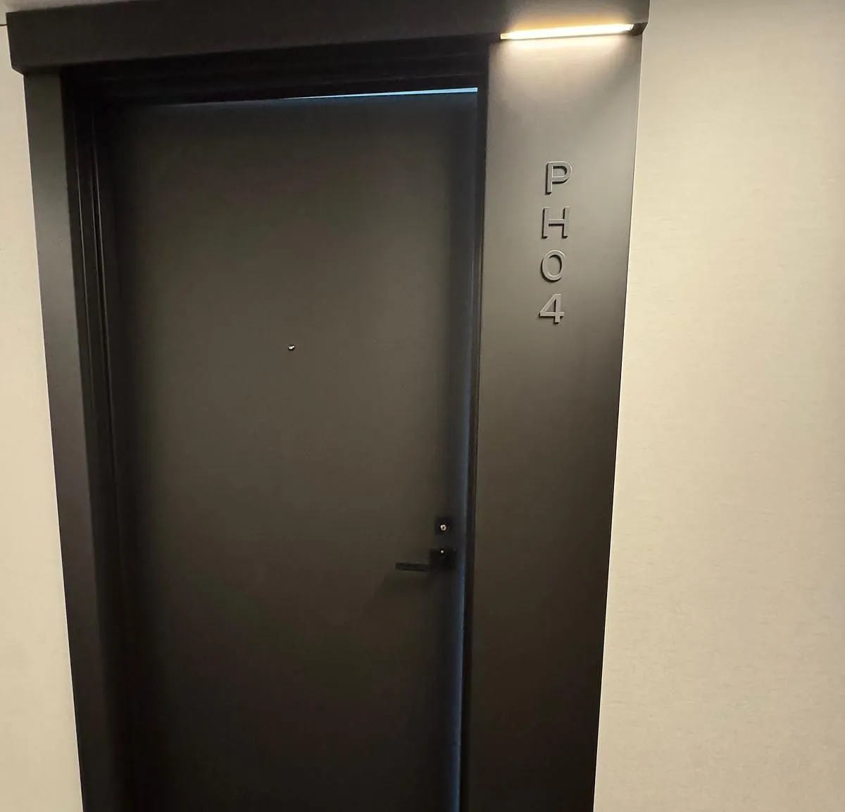 1 bed, $2,300 — Photo 2